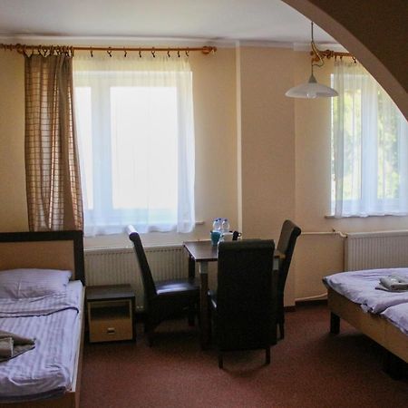 Pensjonat 4 Pory Roku Дужники Здрой Екстериор снимка